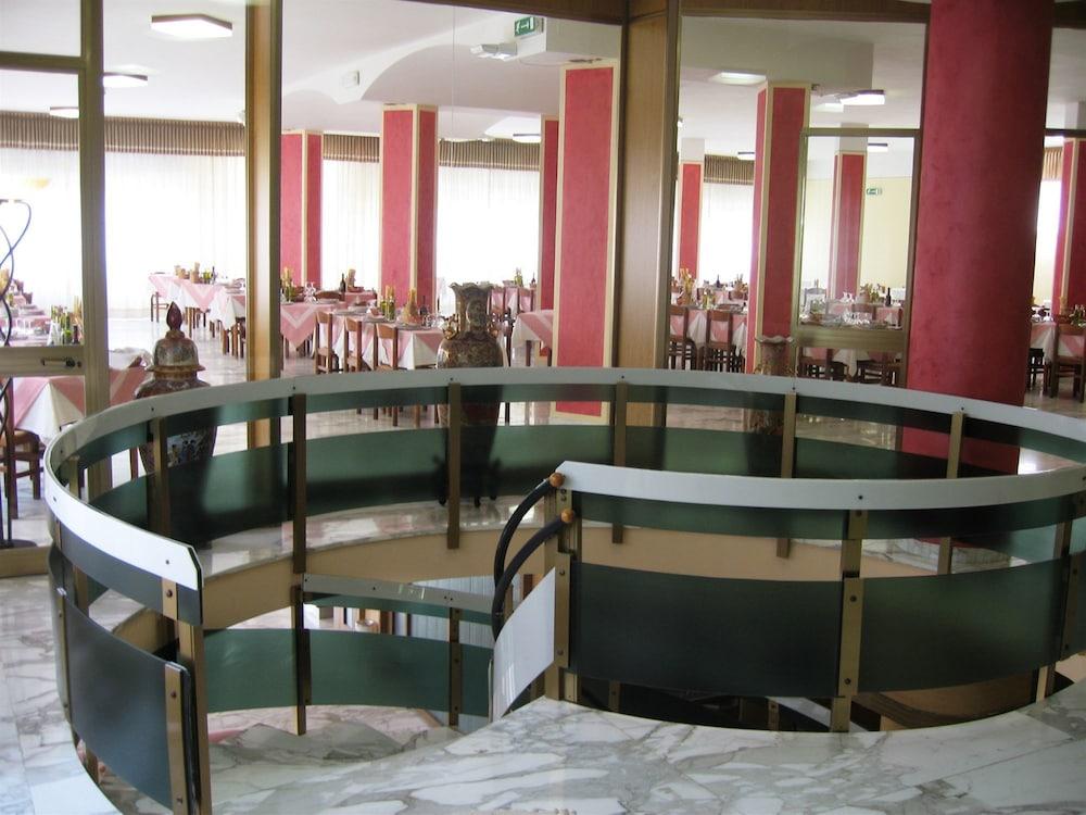 Hotel Reali Кианчано Терме Екстериор снимка