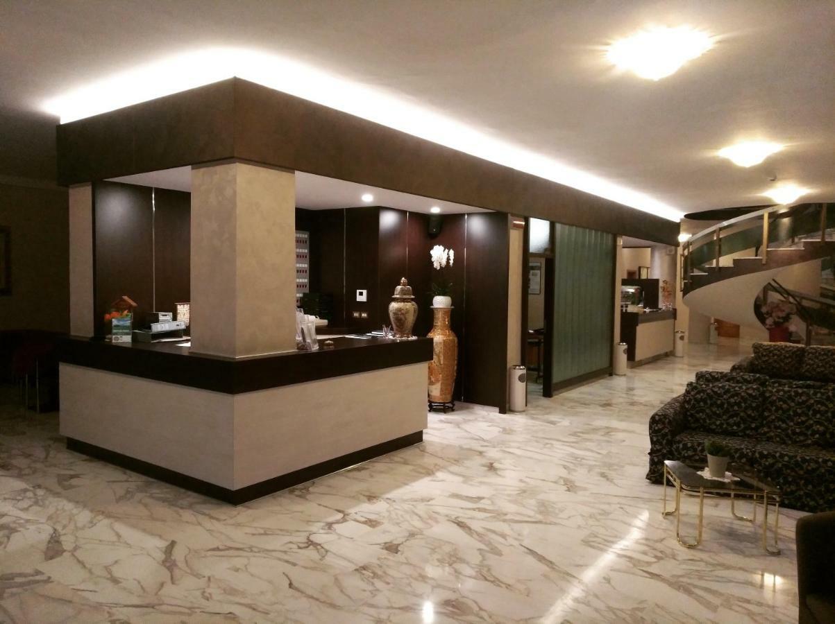 Hotel Reali Кианчано Терме Екстериор снимка